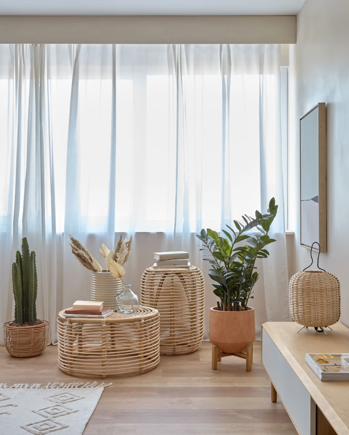 Lámpara de mesa pequeño ratán natural y cuerda verde