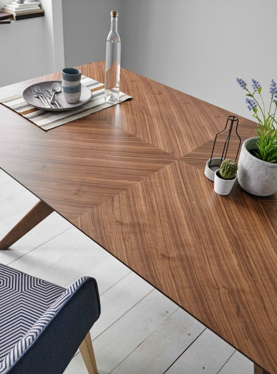 Mesa Helga de madera nogal 140 cm