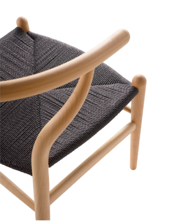 Silla Ada de madera natural y asiento negro