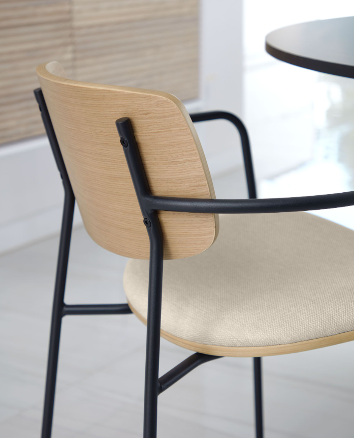 Silla Belem chapa de roble beige y metal negro