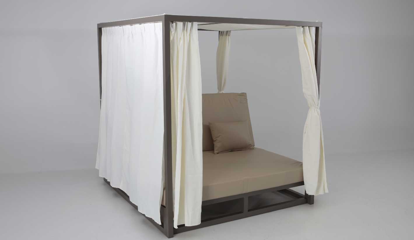 Cama balinesa aluminio marron tapizado nautico beige