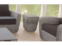 Mesa auxiliar de rattan Petra